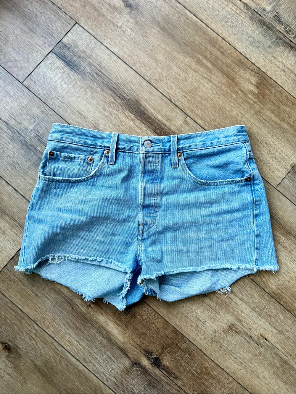 Levi’s 501 light wash Denim Shorts | W30 | Like New | 100% cotton | high waisted